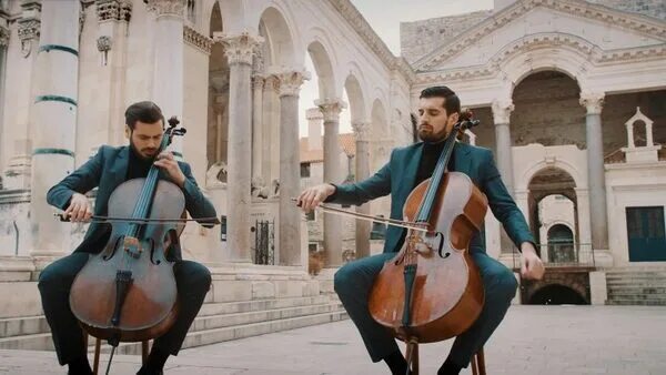 Дуэт виолончелистов. Дуэт виолончелистов 2cellos у моря. Группа 2cellos клипы. Клип с виолончелью. Дуэты клипы.