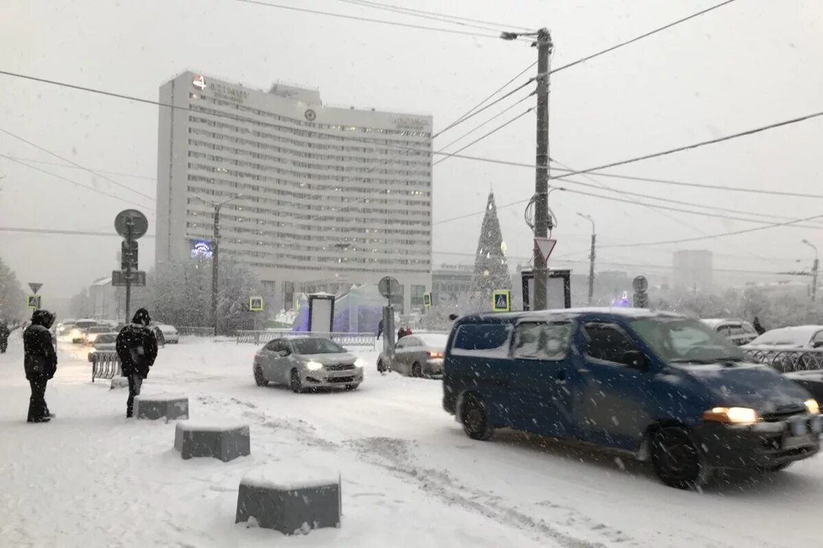 Погода мур. Снегопад в Мурманской области. Снег в июне в Мурманске. Снег в Мурманске сегодня. Мурманск мокрый снег.