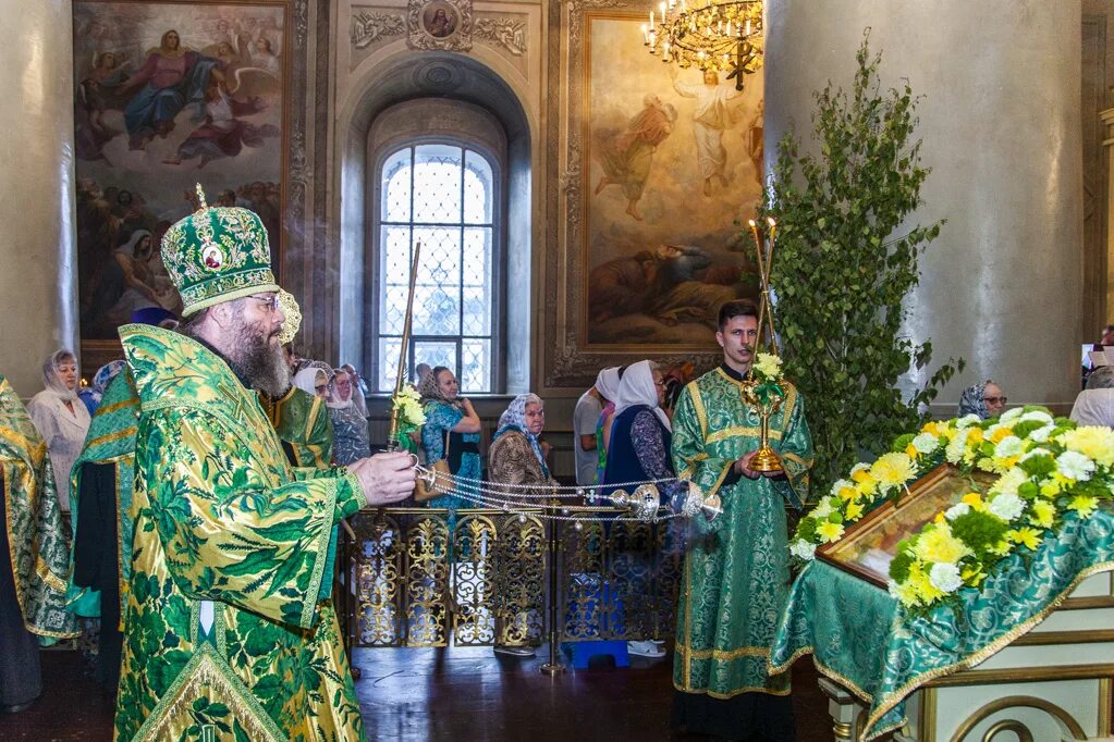 Всенощное бдение на Троицу. Церковь Троицы. Праздник св Троицы в храме. Почему православные не отмечают