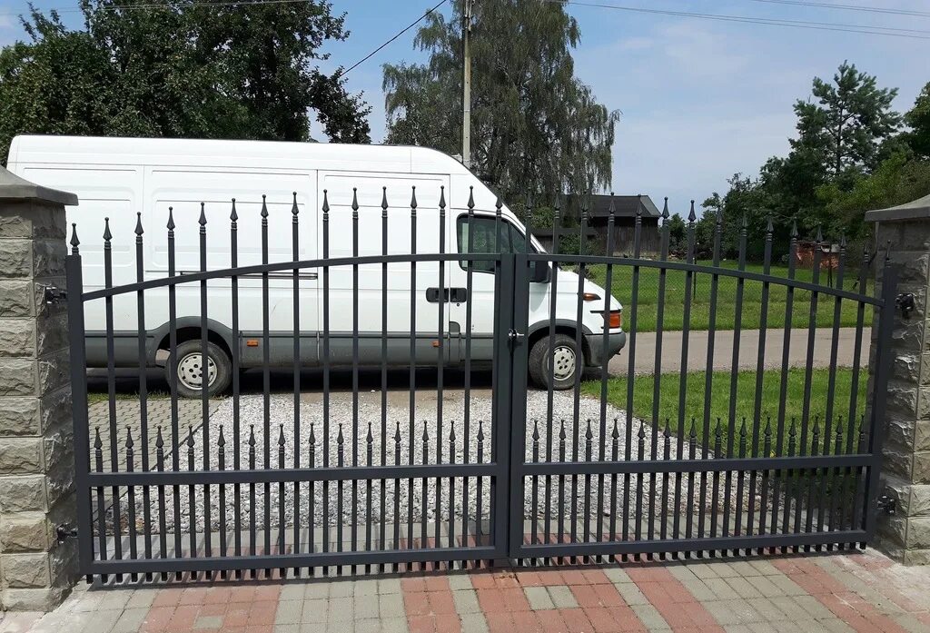 выездные ворота. угловые ворота на участке. ворота на участок распашные. распашные ворота въезд. распашные ворота въезд.