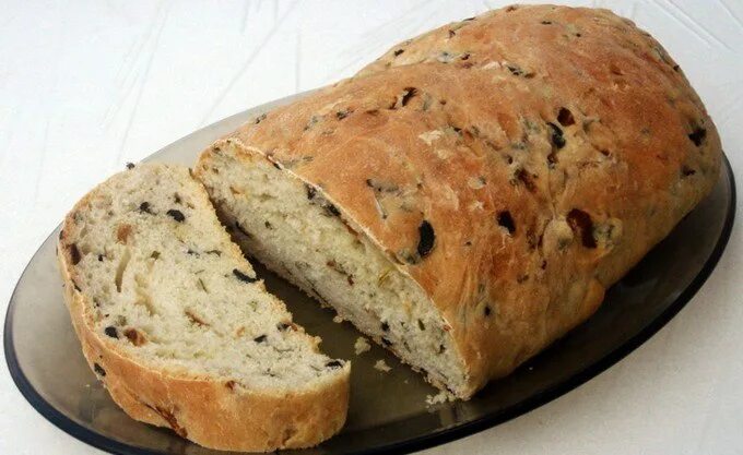 Хлеб с жареным луком. Хлеб со вкусом батона в хлебопечке рецепты. Хлеб с зеленью. Батон постный фото. Батон постный рецепт.