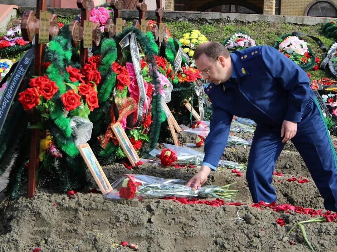 Сын прокурора кизляра. Прокурор Кизляра Григорьянц. Саркис Григорьянц Кизляр. Григорьянц Саркис Владимирович Кизляр. Прокурор Кизляра Григорьянц Саркис Владимирович.