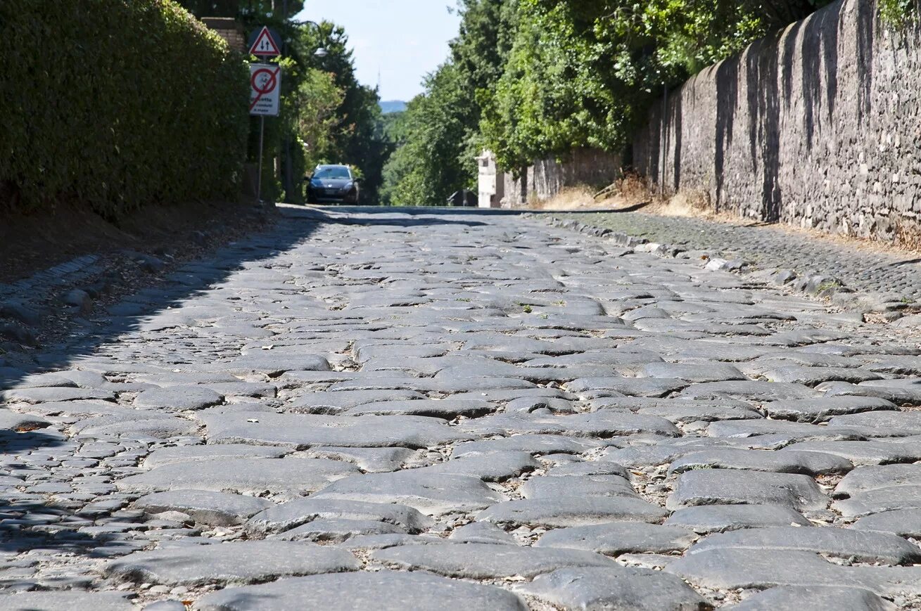 Дорога в древнем риме. Мощеные дороги римской империи. Древняя римская дорога западный суссекс. Самые древние дороги. Самые древние дороги.