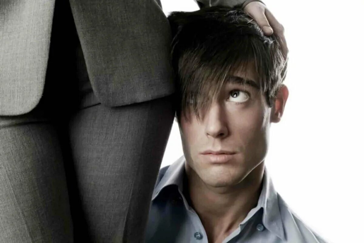 Мужчина стал слабым. Мужчина и женщина спорят. Слабый характер у мужчины. Мужчина стал слабым. Мужчина стал слабым.