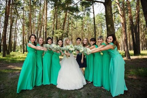 Платья изумрудного цвета на свадьбу
