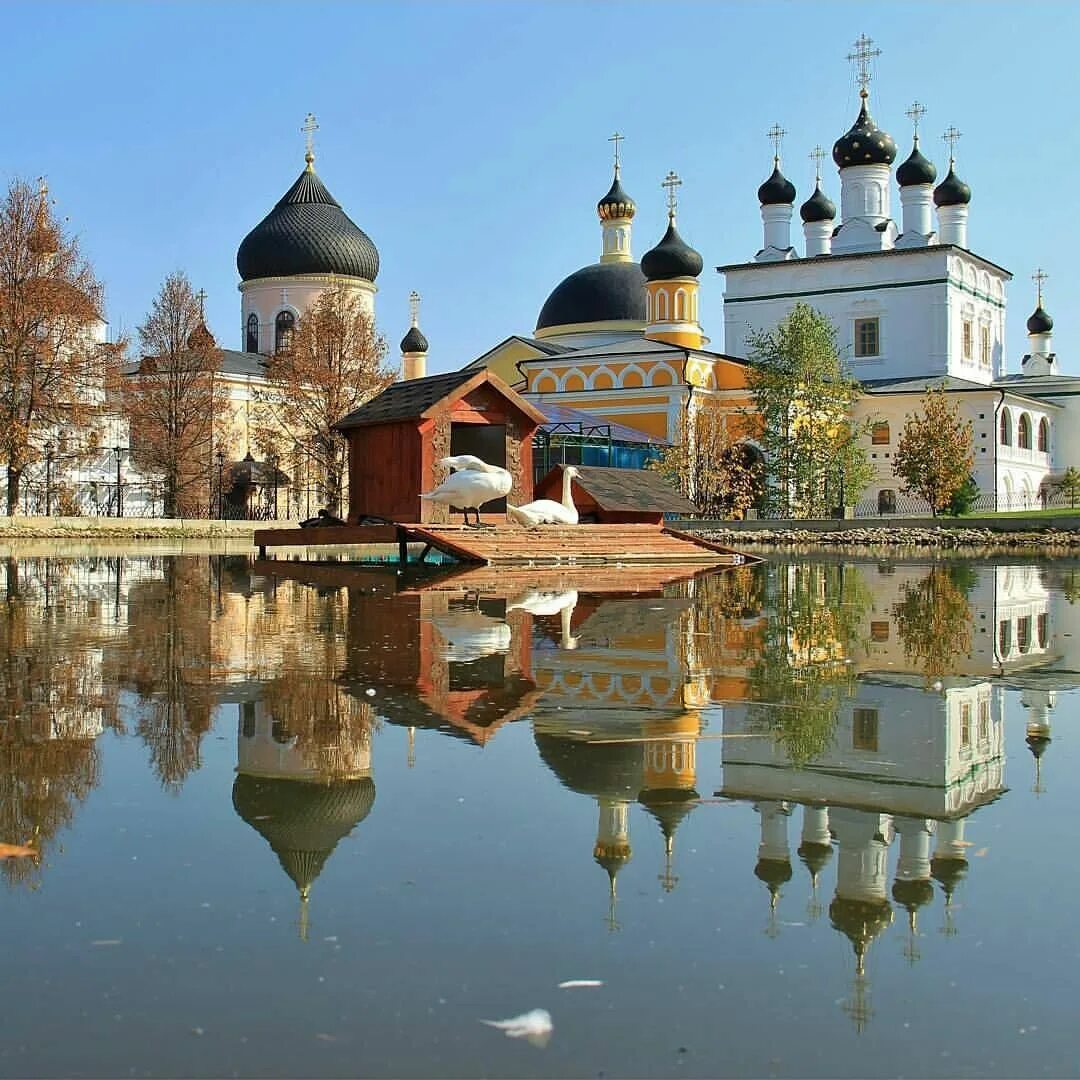 Подмосковный город в честь реки. Давидова пустынь монастырь. Чехов монастырь Давидова пустынь. Свято-Вознесенская Давидова пустынь. Вознесенская Давидова пустынь Чехов.