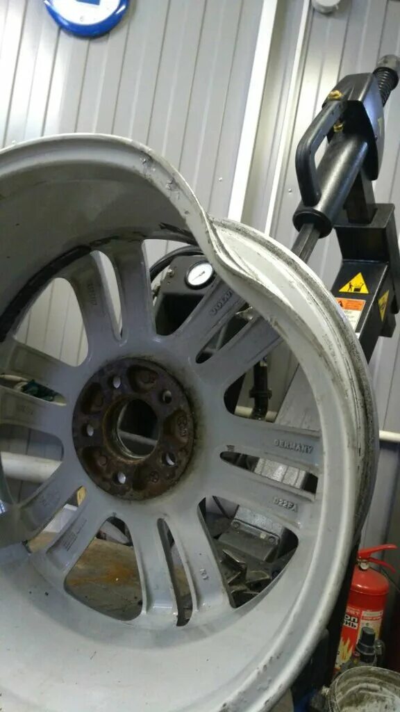 восстановление литых дисков. Roal диски ремонт. сломанные литые диски. ремонт дисков. сварка диска аргоном.