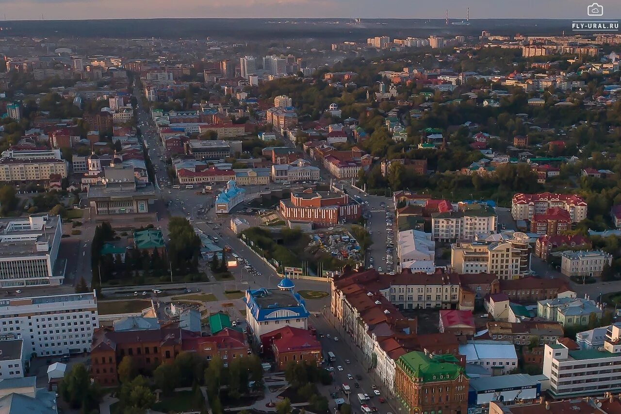 Ооо города томска. Губернаторский квартал Томск. Томск с высоты птичьего полета. Томск губернаторсийквартал. Центр города Томск с высоты.