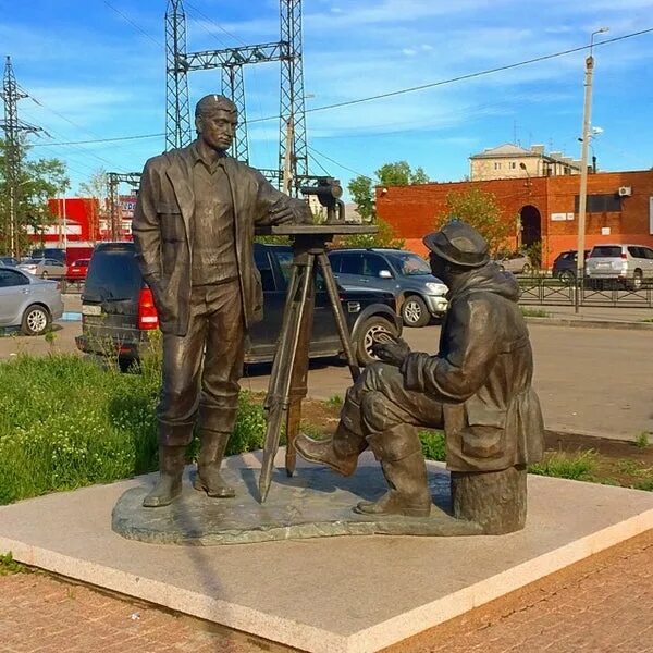 Памятник возле Газпрома. Нижняя набережная 14 Иркутск. Нижняя набережная 14