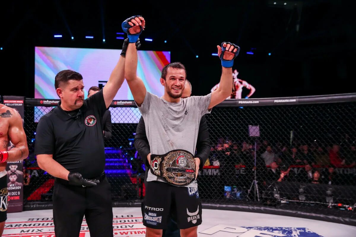 Усман нурмагомедов рост. Рост усмана нурмагомедова. Bellator 292. Усман магомеднабиевич нурмагомедов карьера. Усман нурмагомедов белотороъ.