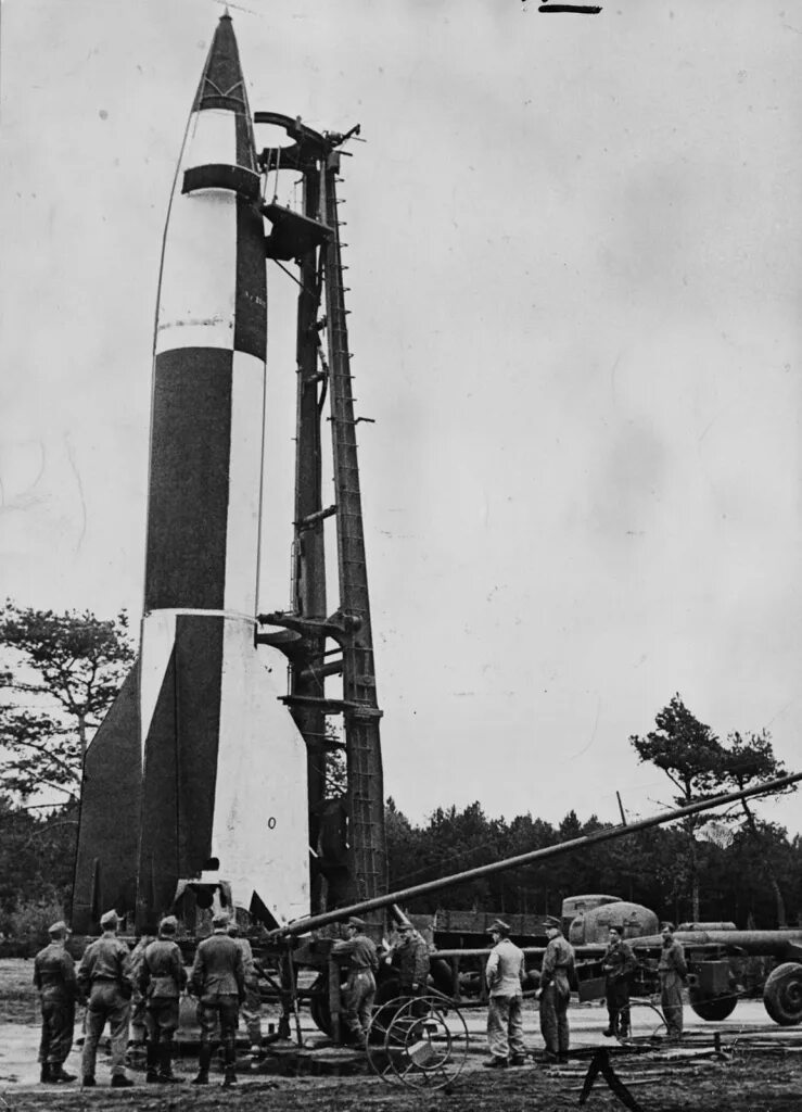 Ракета фау 2. Фау-2 баллистическая ракета. Фау-2 баллистическая ракета. Немецкая фау 2. Немецкая фау 2.