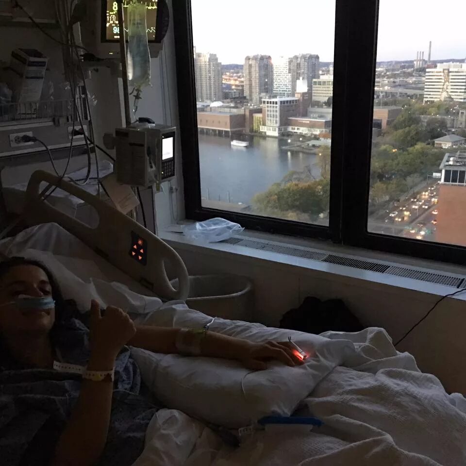 Вышла из комы спустя 20 лет. Мария андреевна кончаловская. Женщина в комеее забеременела. Мария высоцкая дочь юлии высоцкой. Девочка вышла из комы.