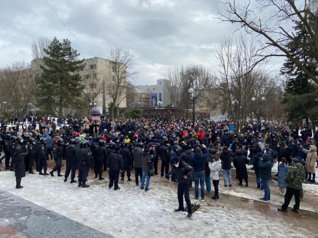 Митинг ростов сегодня. Митинг в Ростове на Дону 2021. Митинги Навального в Ростове-на-Дону. Митинги в Ростове на Дону. Митинг в Ростове.