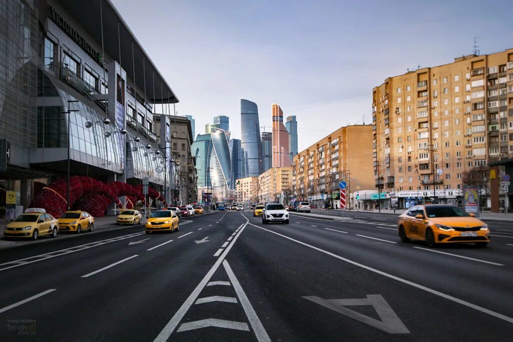 Улица большая дорога. Улица Урбан. Москва Сити Урбан. Москоу Сити улица. Современная улица.