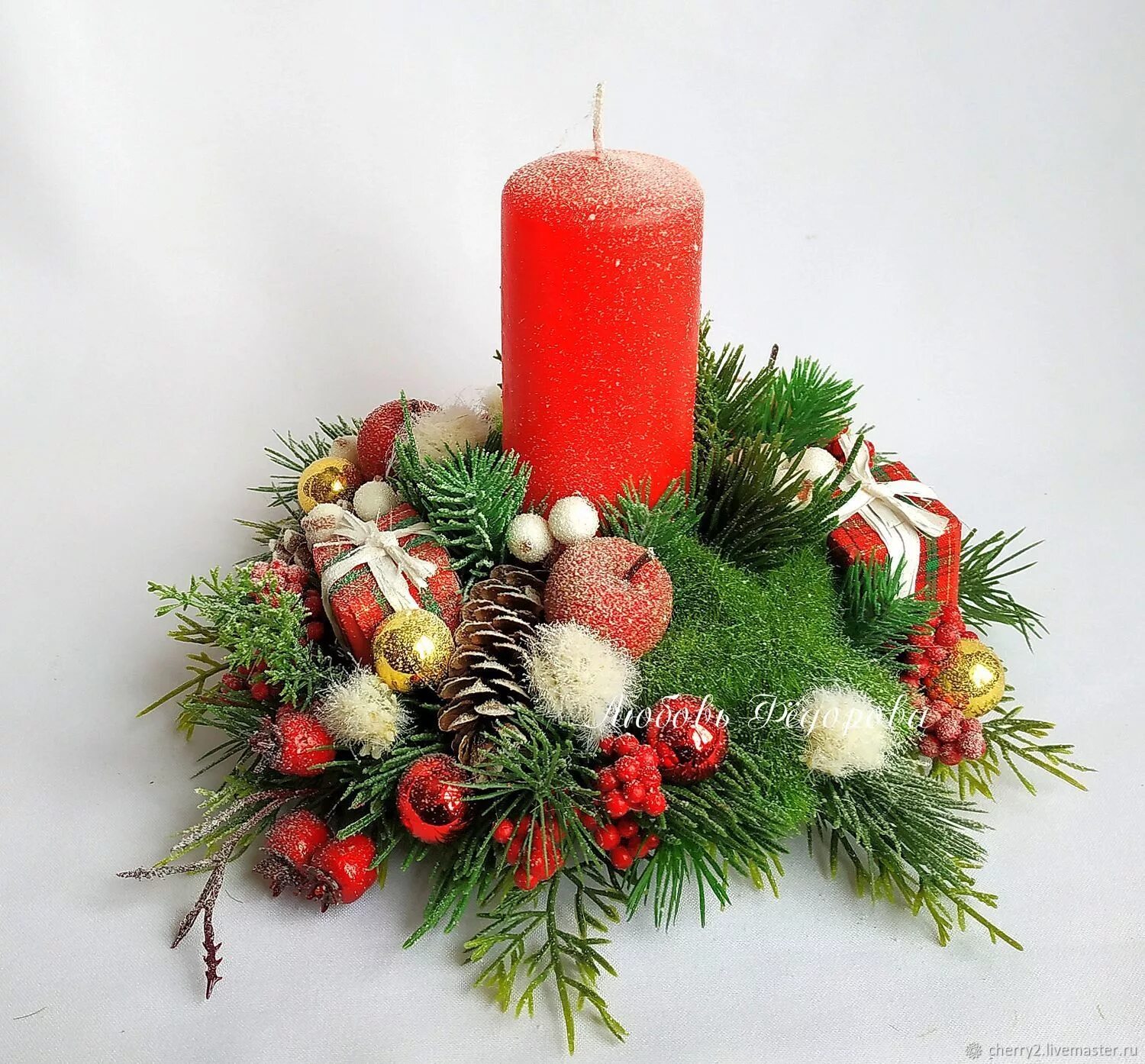Новогодняя композиция на стол. Новогодняя композиция на стол. Новогодняя композиция на стол со свечами. Композиция со свечами. Рождественские композиции со свечами.