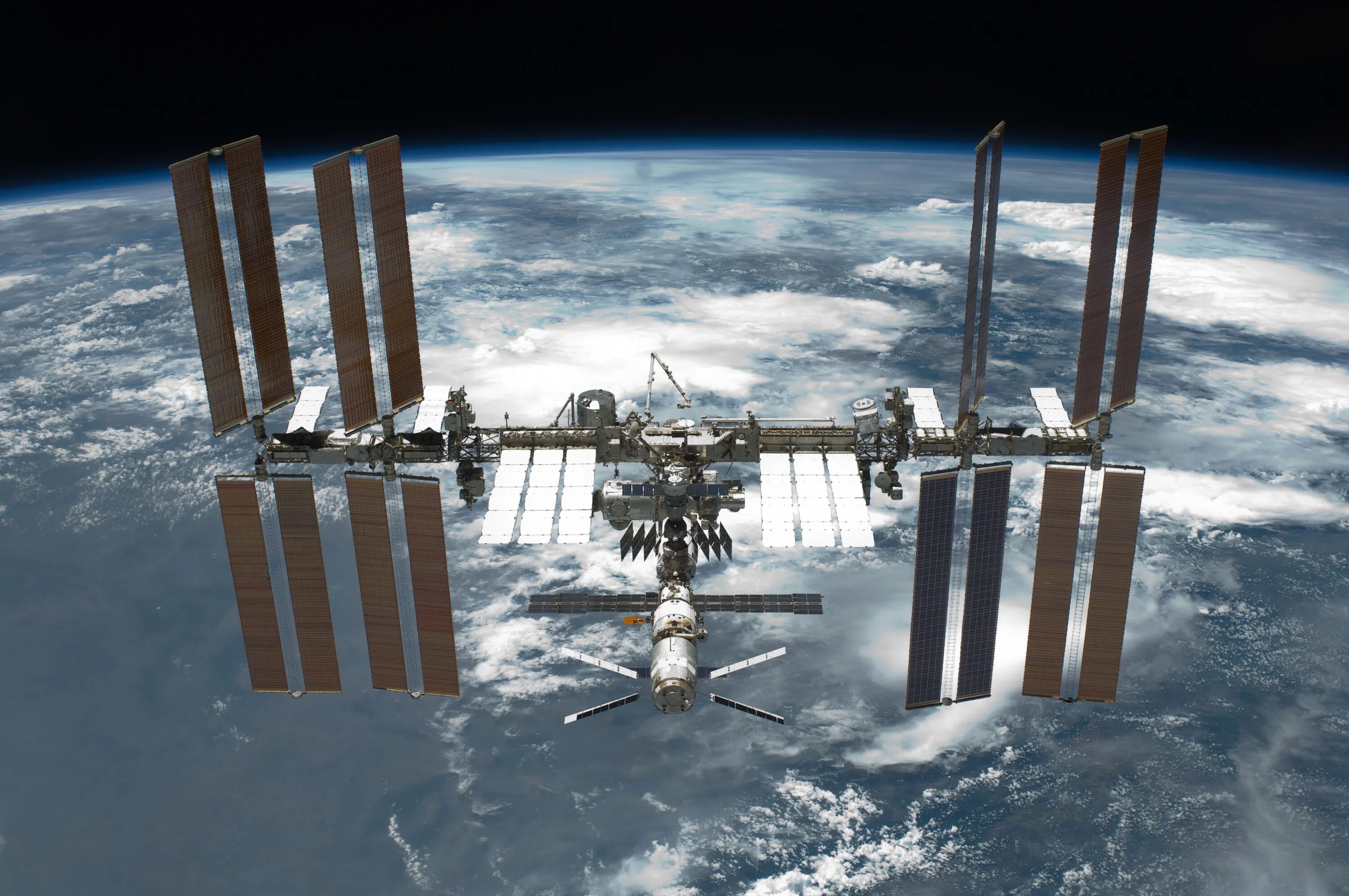 Первая космическая станция на орбите. Пирс (модуль МКС). Модуль звезда МКС. Орбитальная станция МКС. МКС фото.
