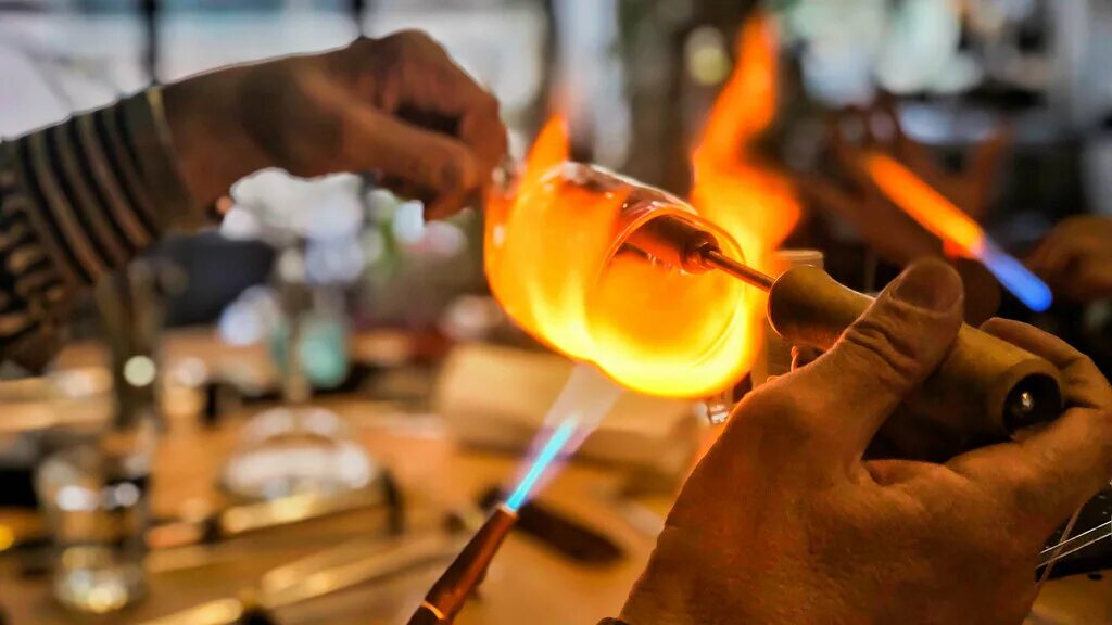 дом стеклодува (сосновый бор). стекольный мастер. стекольный мастер. стекольный мастер. стеклодувы гусь хрустальный.