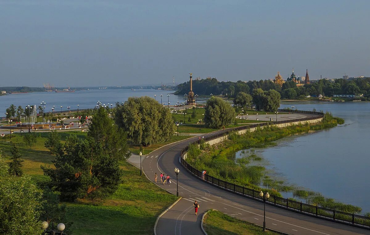 Ярославская стрелка. Набережная реки Которосль в Ярославле. Ярославль Волга и Которосль. Стрелка Ярославль. Река Которосль стрелка.