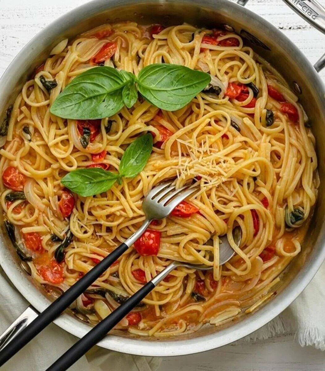 Приготовление лапши с соусом. Паста one Pan. Макароны с овощами. Спагетти с овощами. Вермишель с овощами.