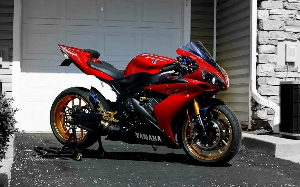 красно белый. Yamaha r6 red. Ducati 1098 красный. Honda cbr600rr черный. Yamaha r1 неон.