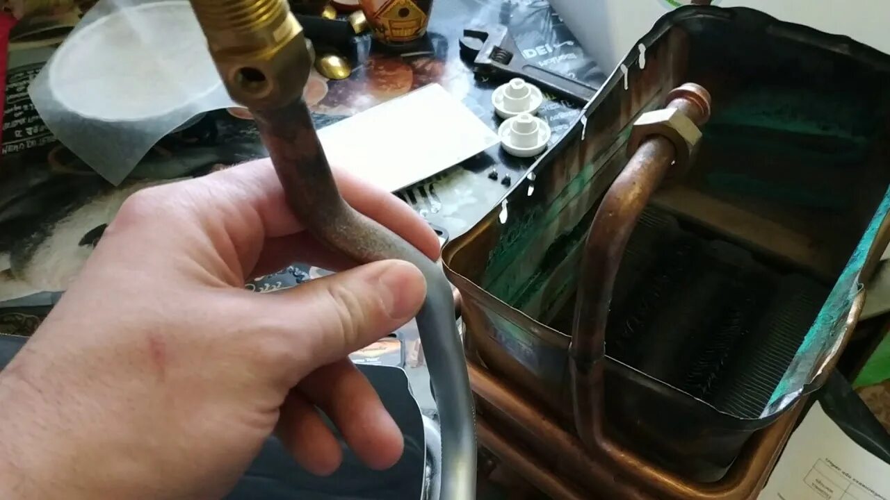 Прогорел теплообменник. Колонка газовая электролюкс радиатор медный. теплообменник для колонки электролюкс. теплообменник газовой колонки лемакс. теплообменник для газовой колонки электролюкс.