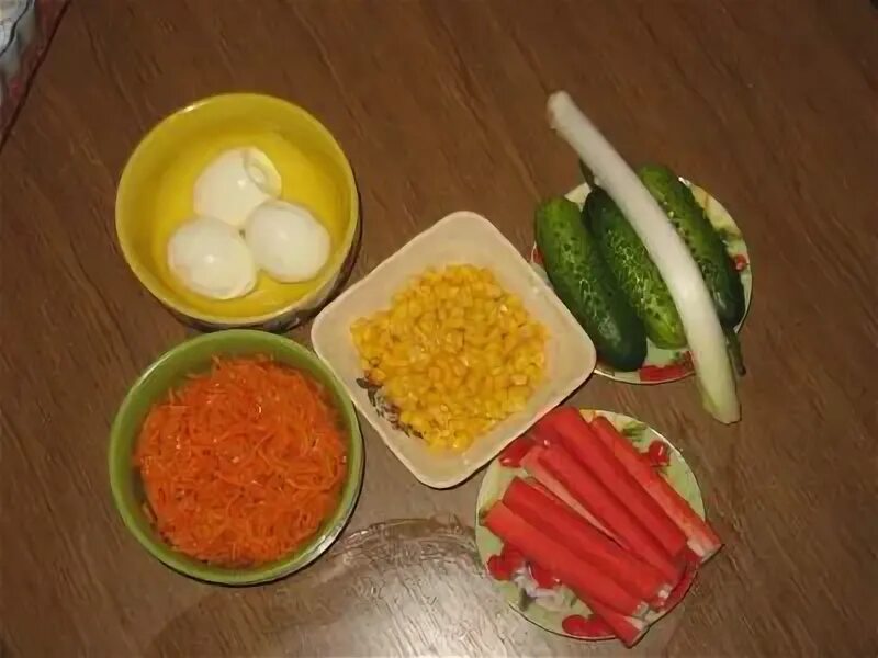Морковь по корейски кукуруза крабовые палочки. Салат анхор. Салат с крабовыми палочками и корейской морковкой и кукурузой. Салат с морковкой и крабовыми палочками. Морковь по корейски кукуруза крабовые палочки.