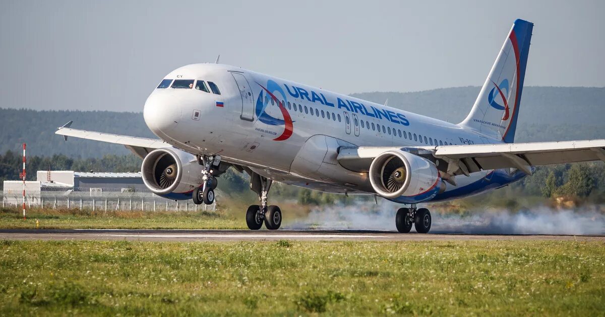 Уральские чартер. Уральские чартер. Урал эйрлайнс самолеты. Боинг 777 уральские авиалинии. Уральские чартер.