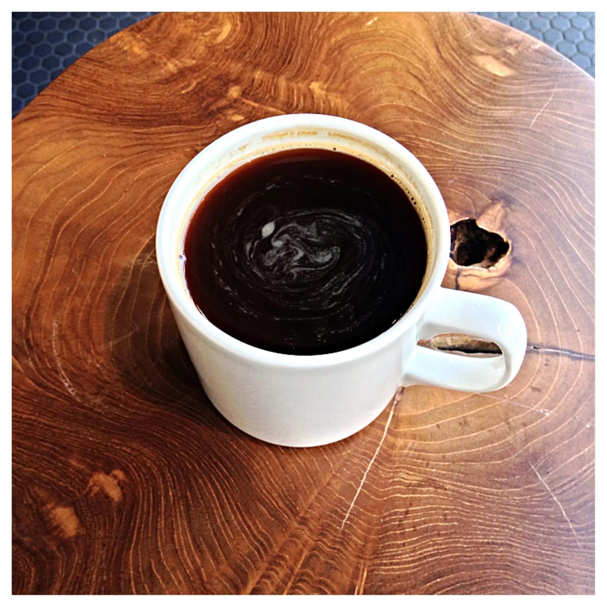 Крепкий кофе без молока 8 букв. Чашка черного кофе. Кофе черный в кружке. Чашка крепкого кофе. Черный кофе Эстетика.
