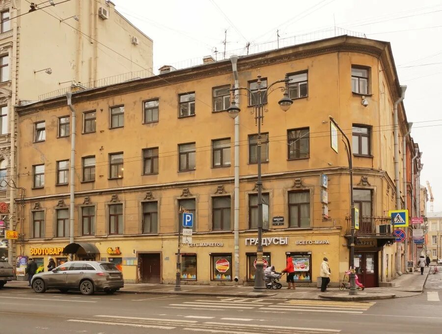 Улица рылеева санкт-петербург. Гостиница ул маяковский. Санкт-петербург улица брендовых магазинов. Ул маяковского 19/15 санкт-петербург. Маяковского 4 санкт петербург.