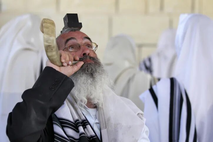 Ицхак йосеф раввин. Священник иудеев. Еврейский батюшка. Одежда иудейских священников. Еврейские служители церкви.