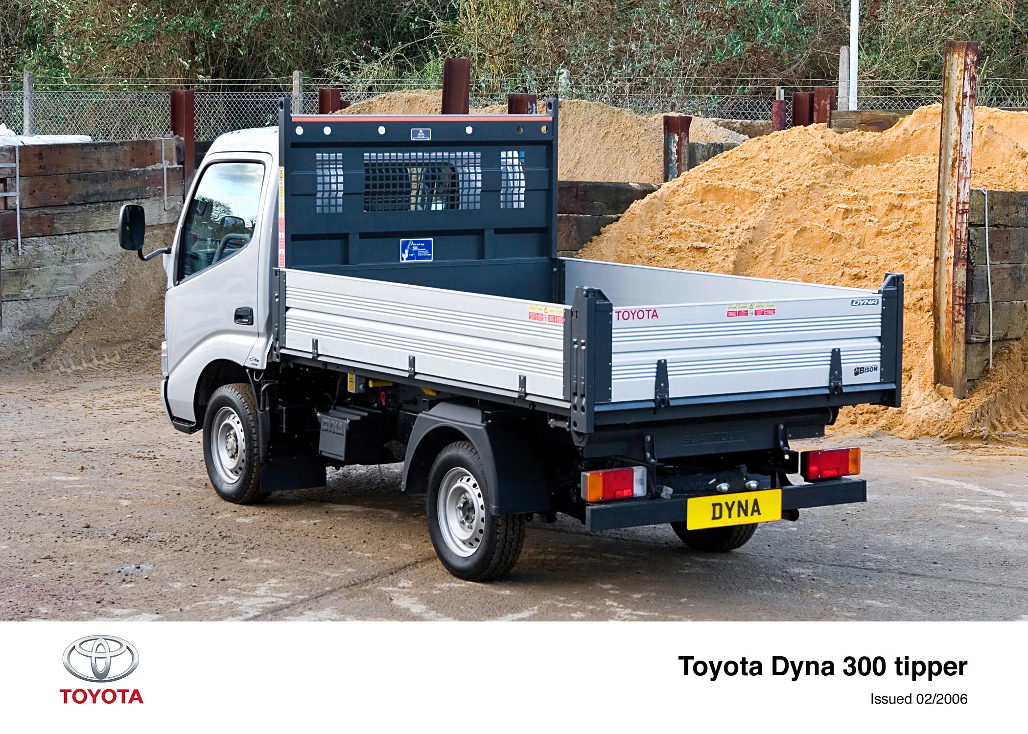 Продажа японских грузовиков. Тойота Дюна самосвал 3т 4вд. Toyota Dyna Tipper. Тойота Дюна 3 тонны. Тойота Дюна 4/2.