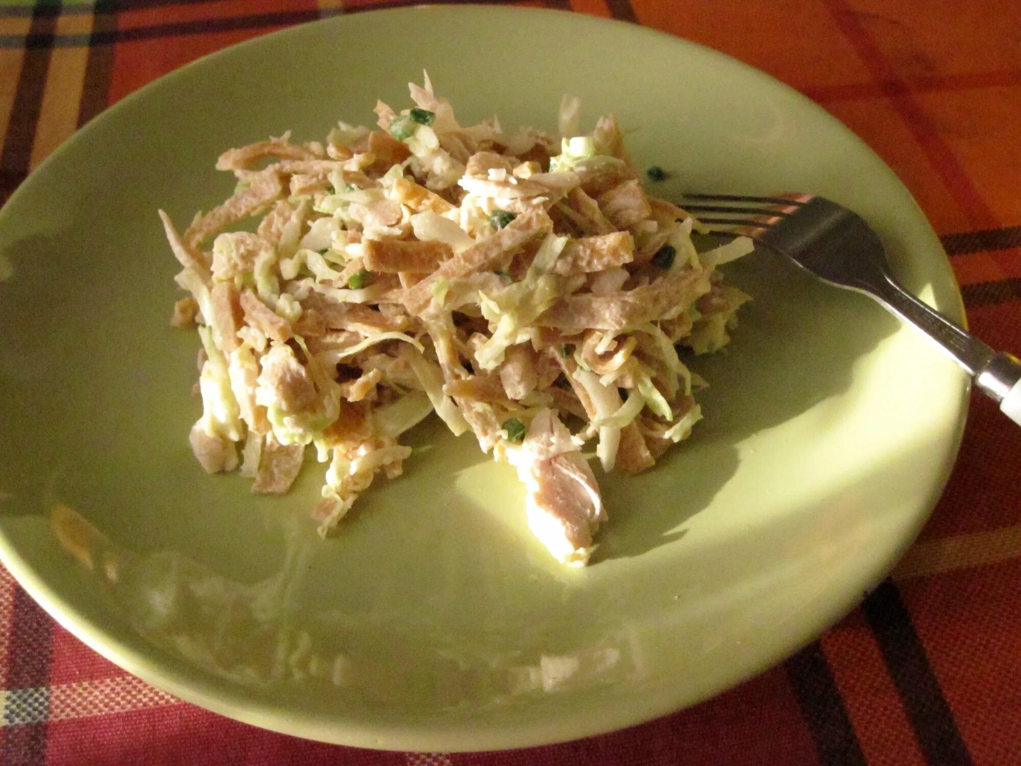 Яичные блинчики с копченой курицей