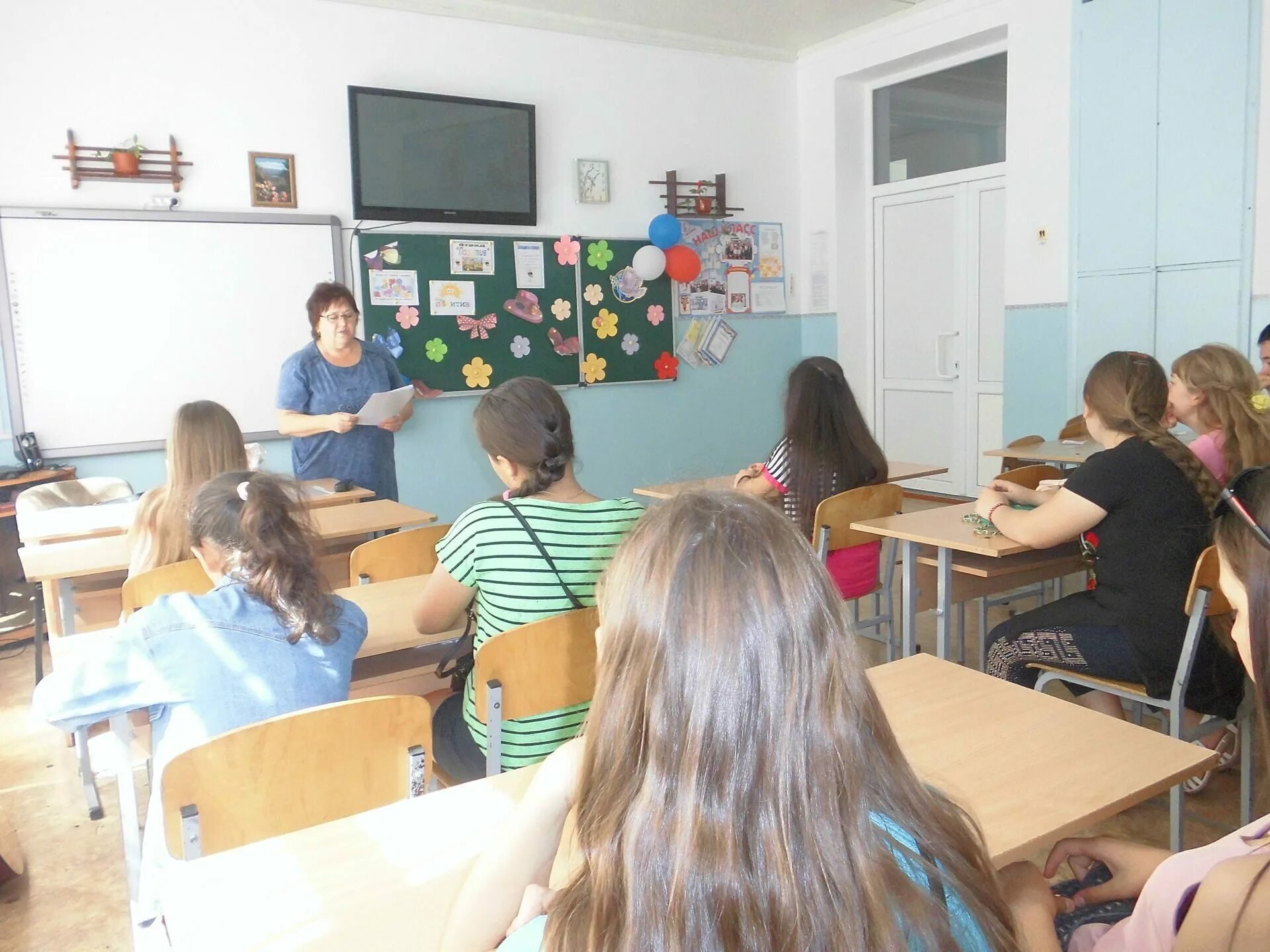 Гимназия николая саввы азовская школа. Учителя моу азовской школы. Азовская школа гимназия имени николая саввы 2023 год 8в. Азовская школа гимназия имени николая саввы учителя. Моу азовская школа гимназия имени николая саввы.