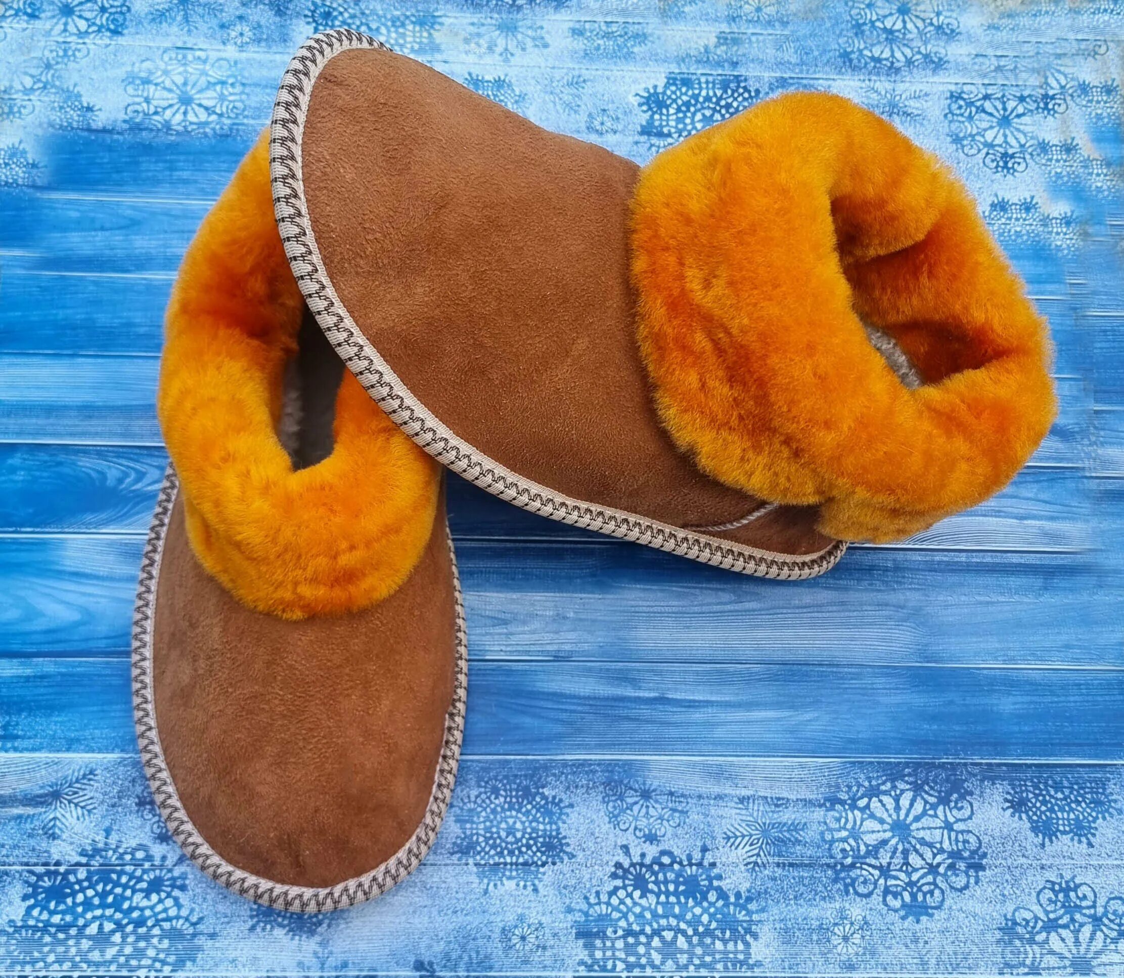 бабуши обувь мужская. бабуши из овчины. меховые тапочки бабуши. бабуши из овчины. Luber бабуши овчина.