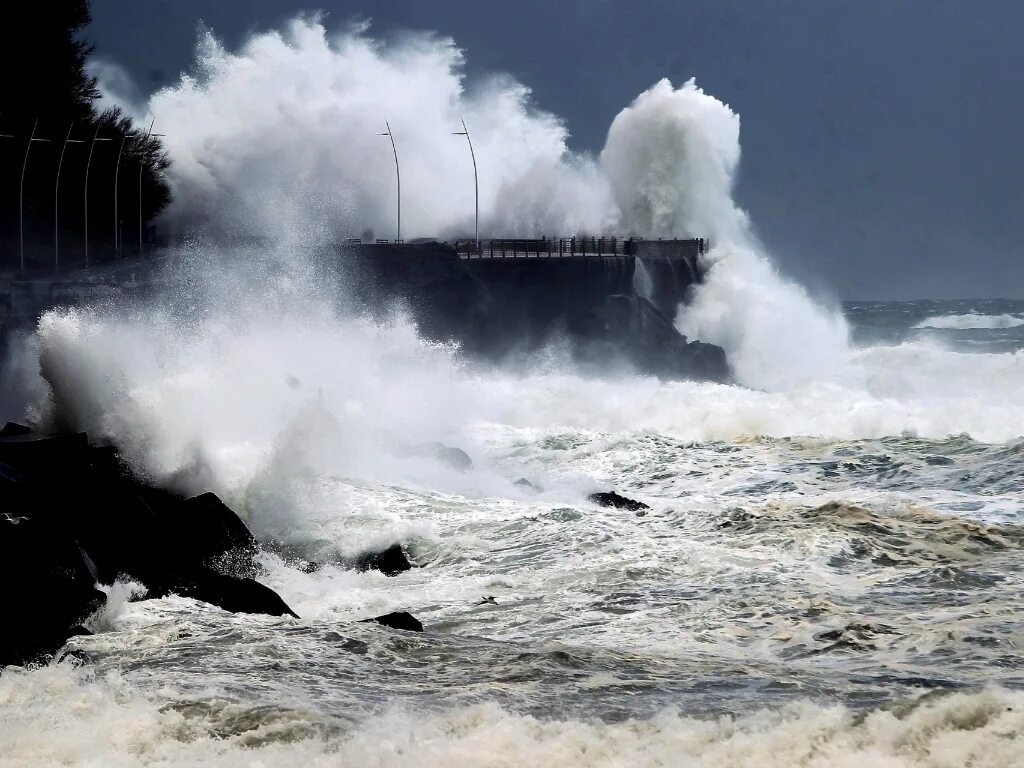 Буря в Бискайском заливе. Море в разную погоду. Черное море в разную погоду. Шторм состояние моря