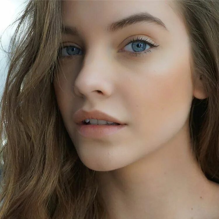 Русые волосы у девушек. Лицо девушки. Милая девушка. Барбара палвин без макияжа. Юное лицо.