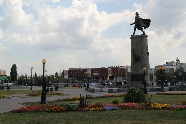 Город липецк. Омск центр города. Памятники в центре города липецк. Центральная улица липецка. Липецк центр города.
