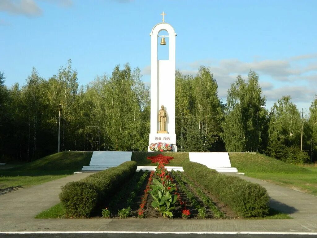 Где находится город унеча. Памятник скорбящая мать брянская область. мемориальный комплекс скорбящая мать в городе унеча брянской области. стелла унеча. обелиск унечи брянской области.