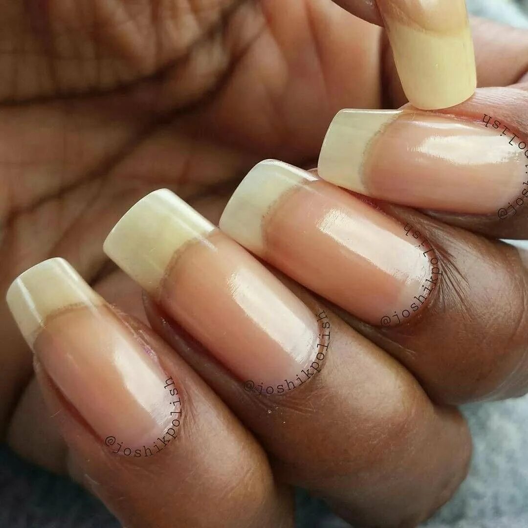 Маникюр френч естественный. Френч 75. Маникюр натуральный френч. Молочный маникюр. Ухоженные здоровые ногти.