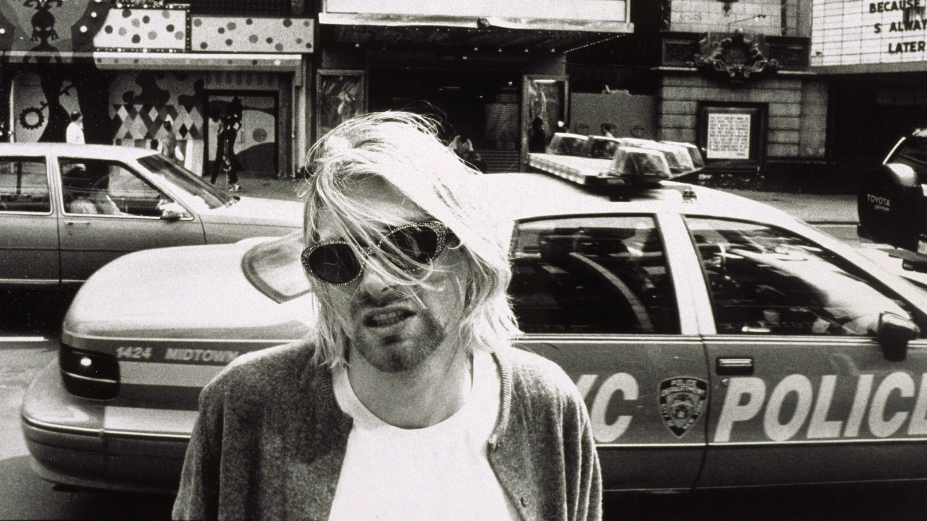 Курт кобейн 1993. Магдагачи магазин нирвана. Нирвана группа. Улица нирваны. Улица нирваны.