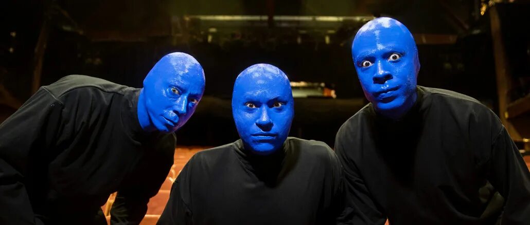 Группа Blue man Group. Blue man Group вокалистка. Blue man Group шоу. Blue man Group без грима. Группа голубых мужчин