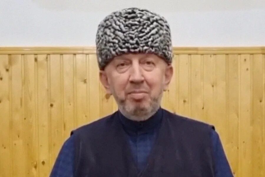 Ингуши судебный зал. Эли кадыров. Протесты в ингушетии 2018. Кадыров в ингушетии 2018. Села холандой рамзан кадыров приехал.