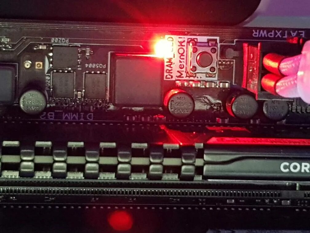 Cpu led горит красным