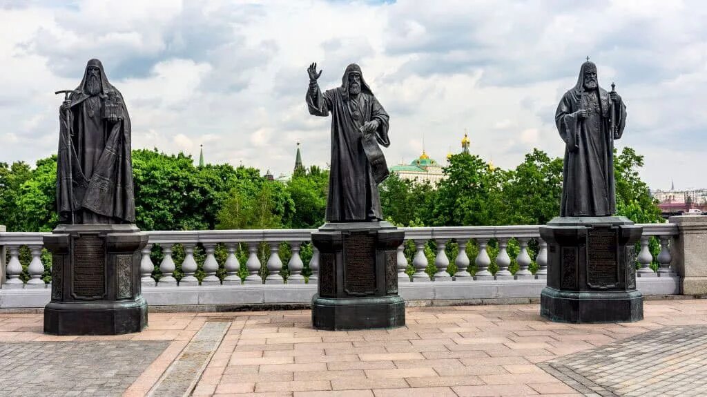 Три памятника москвы