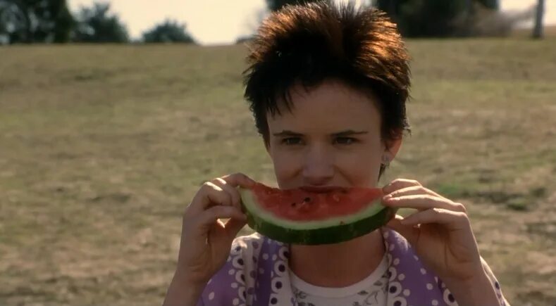 What's eating Gilbert grape 1993. Джульетт Льюис Бекки. Джульетт Льюис что гложет Гилберта Грейпа. Eating gilbert