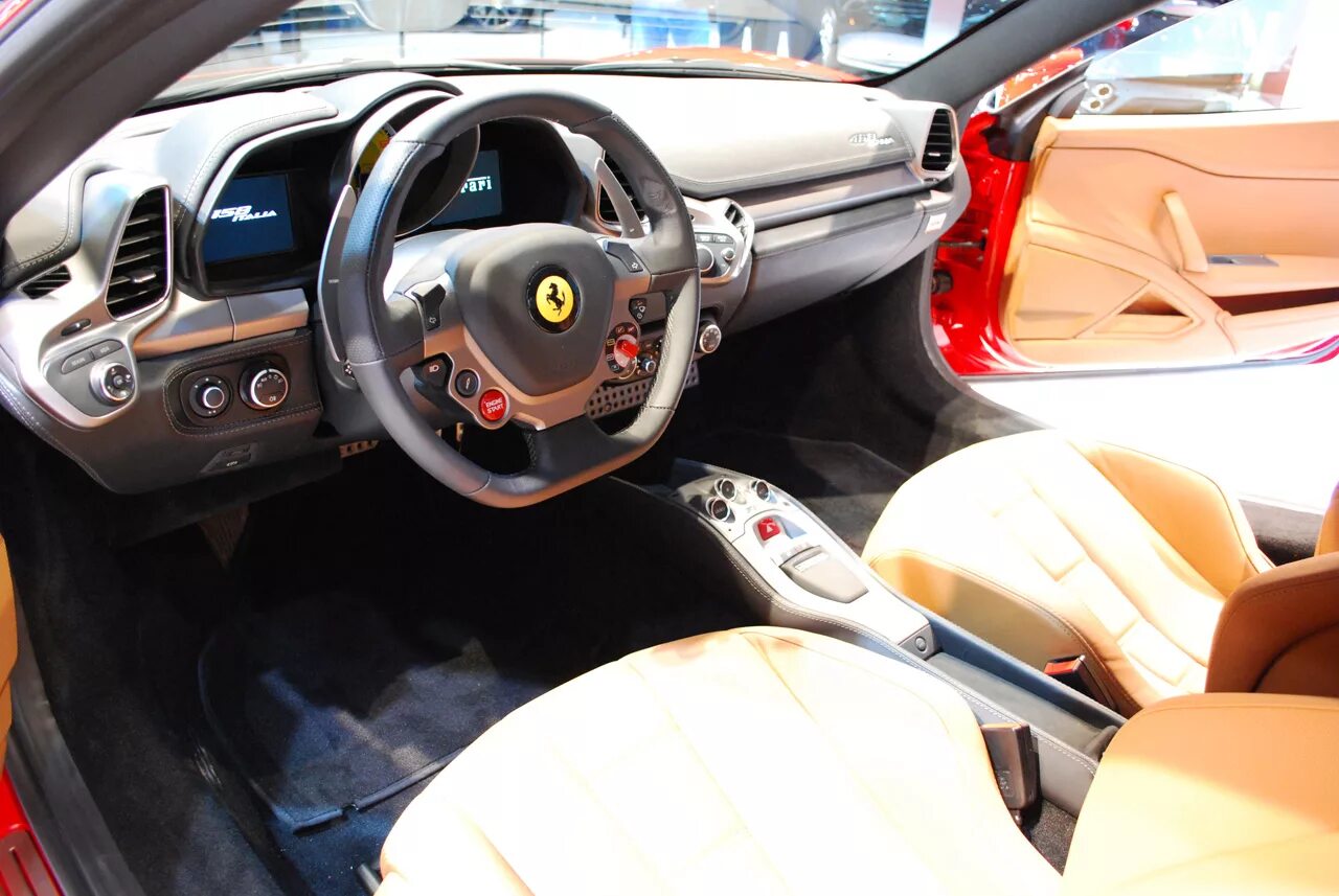 Руль ferrari 458. Ferrari 458 Italia салон. Ferrari 458 Italia Interior 2022. Ferrari 458 Interior. Ferrari 458 Italia внутри.