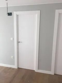 Белые двери какой плинтус