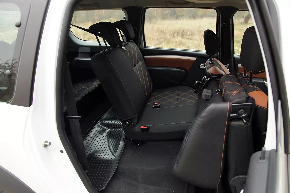 Кроссовер за 700 тысяч рублей: Lada Largus Cross или Renault Sandero Stepway?