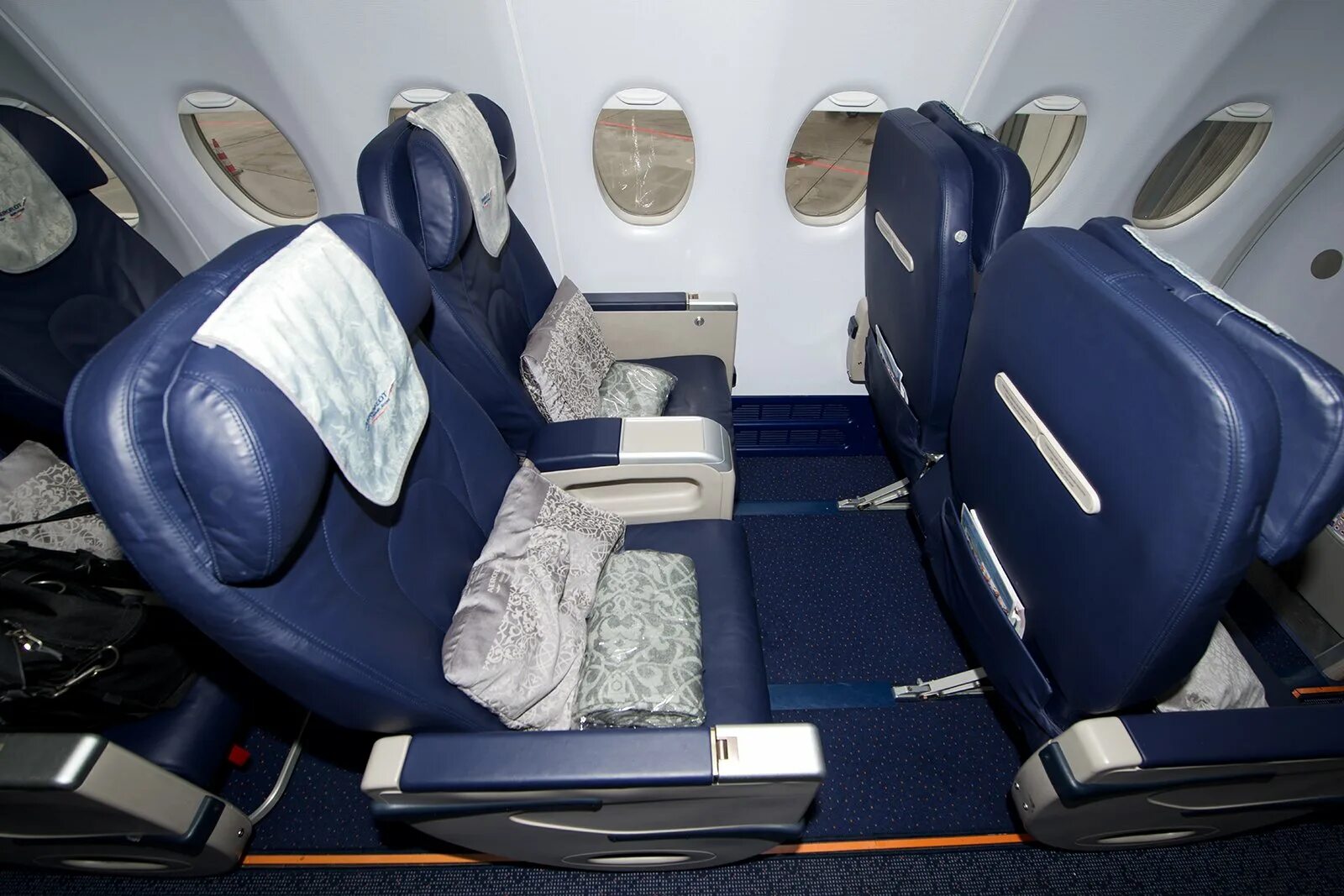 SSJ 100 Business class Aeroflot. Sukhoi Superjet 100 Aeroflot Business class. Superjet 100 Аэрофлот салон. Суперджет 100 Аэрофлот внутри.