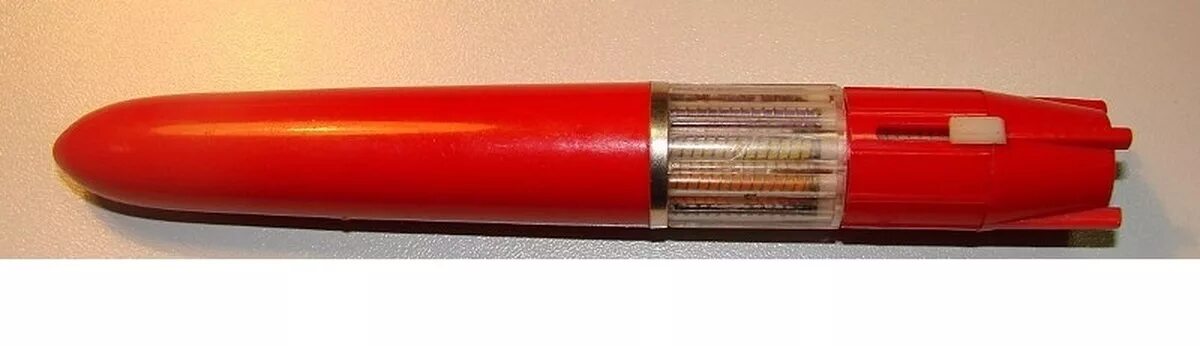 Шариковые ручки из 90-х. Ручка многоцветная 90х. Многоцветная ручка 90-е. Многоцветная ручка 90х годов. Ручки 2000 годов